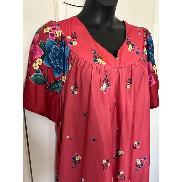 Vintage-Inspired Red Floral Mexican-Style Dress With Short Sleeves & V-Neckline - Picture 4 of 7